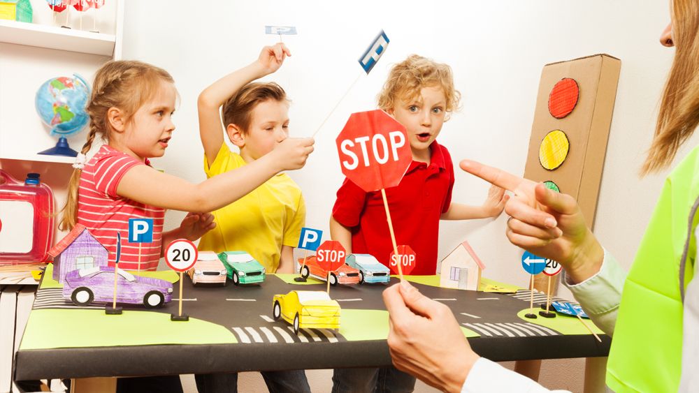 Инструкция: как объяснить ребёнку правила дорожного движения