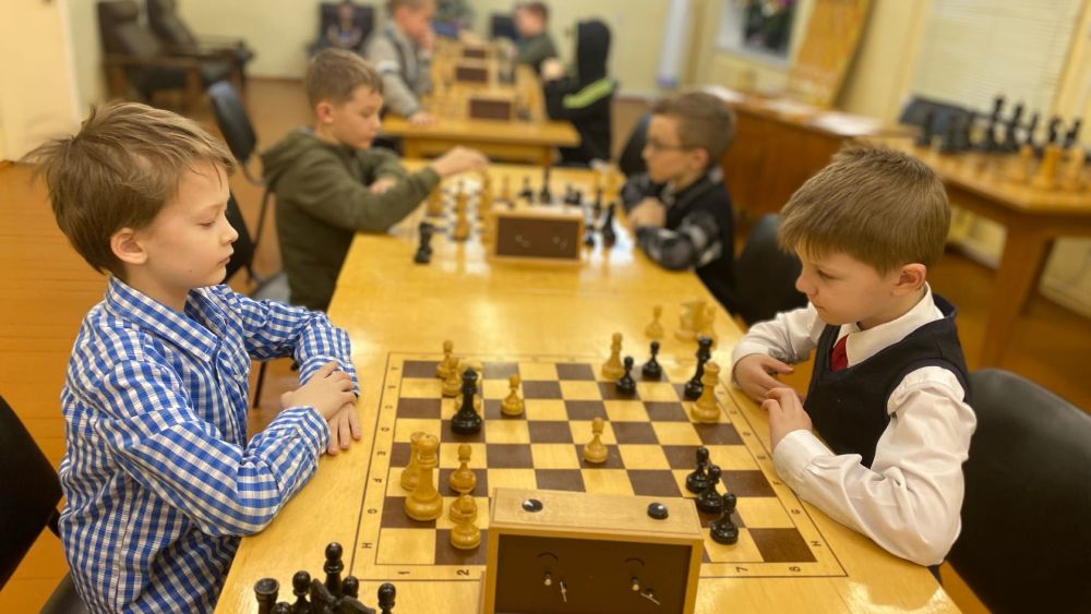 Шах и мат: как детей Мончегорска обучают игре в шахматы