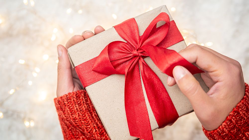 Новогодние подарки для детей: как правильно выбрать, чтобы порадовать и не навредить
