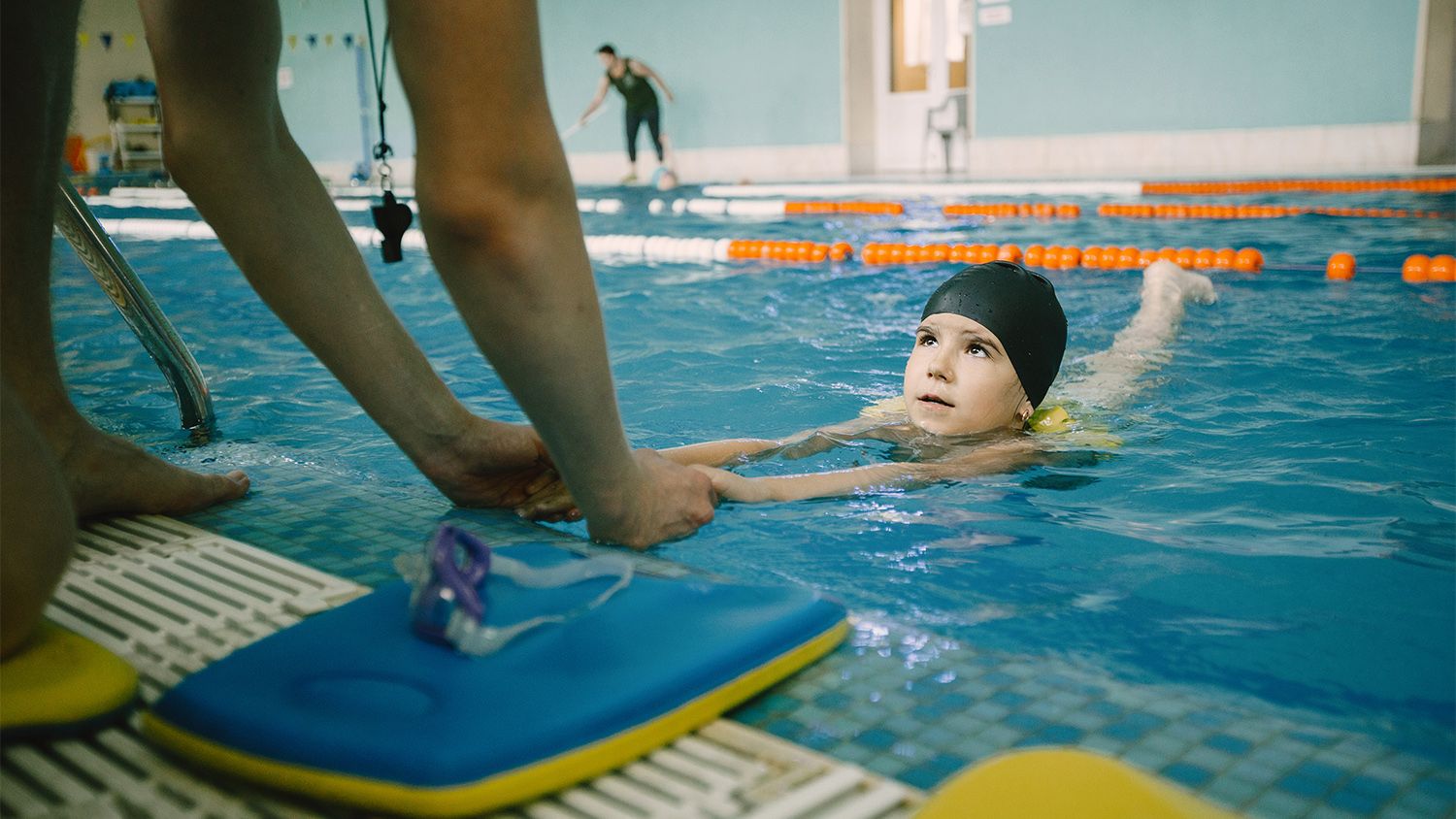 Чем полезны занятия плаванием для детей, и в каком возрасте лучше к ним приступить